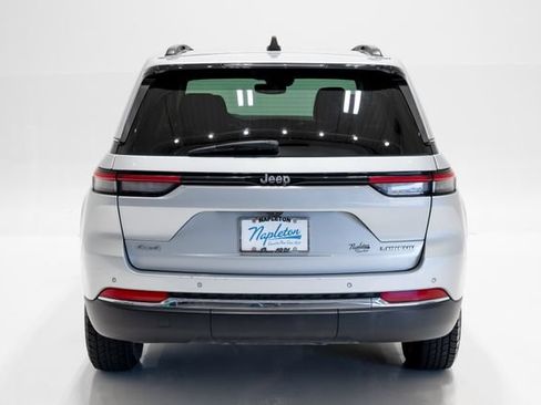 Used 2024 Jeep Grand Cherokee Laredo AWD/4WD image 34
