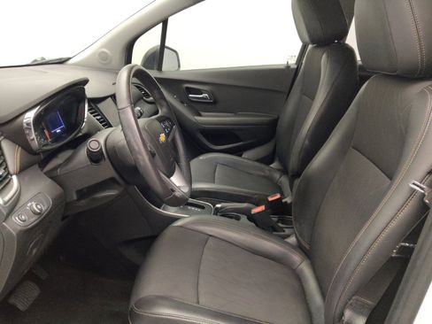 Used 2020 Chevrolet Trax LT w/ Redline Edition FWD image 17