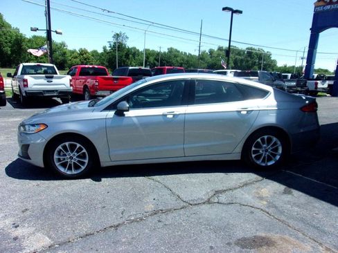 Used 2020 Ford Fusion SE image 2