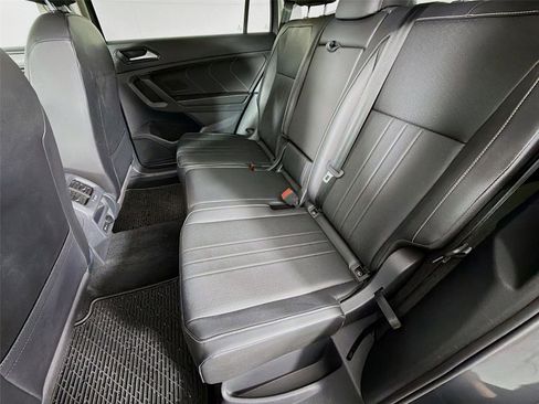 Used 2022 Volkswagen Tiguan SE AWD/4WD image 25