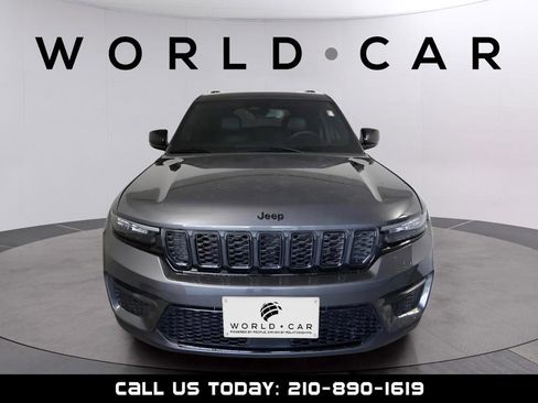 Used 2024 Jeep Grand Cherokee Altitude image 2