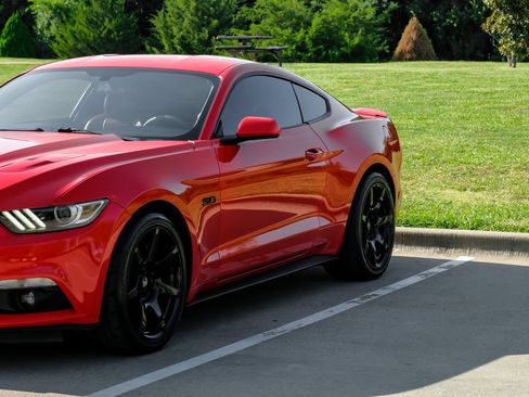 Used 2015 Ford Mustang GT RWD image 8