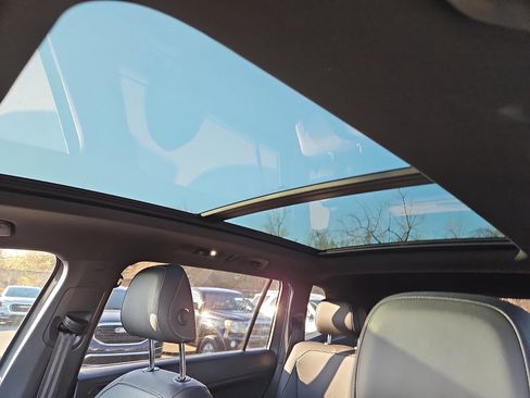 Used 2020 Volkswagen Tiguan SE R-Line image 14