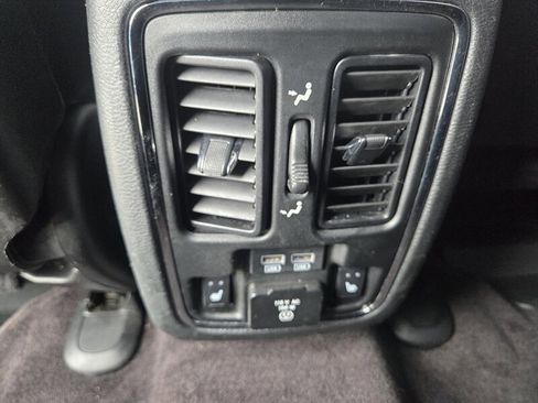 Used 2018 Jeep Grand Cherokee Limited image 13