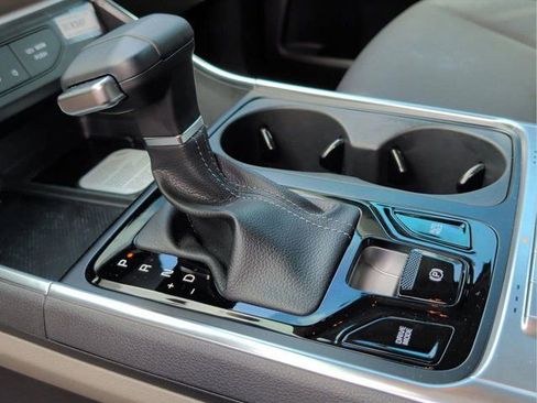 New 2026 Kia Carnival EX FWD image 28