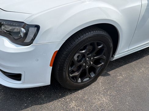 Used 2022 Chrysler 300 Touring L w/ Popular Equipment Group AWD/4WD image 4