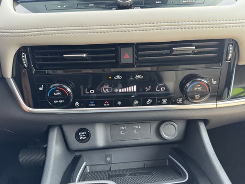 Used 2024 Nissan Rogue SL w/ SL Premium Package AWD/4WD image 24