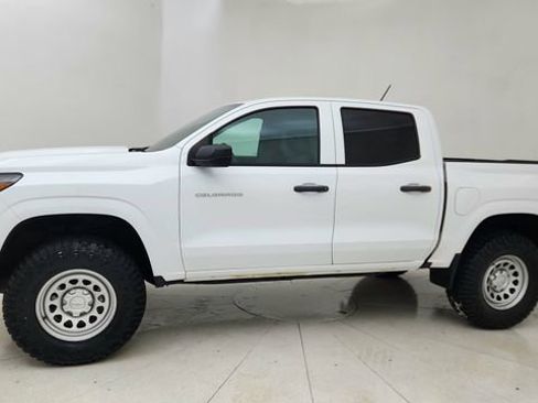 Used 2023 Chevrolet Colorado W/T w/ Advanced Trailering Package AWD/4WD image 3