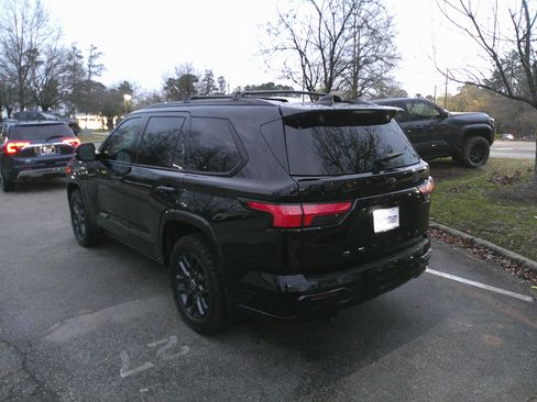 Used 2024 Toyota Sequoia Platinum image 10