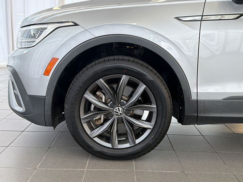 Used 2022 Volkswagen Tiguan SE FWD image 12