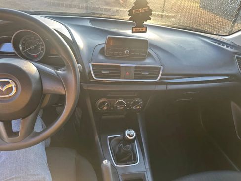 Used 2014 MAZDA MAZDA3 i SV FWD image 6