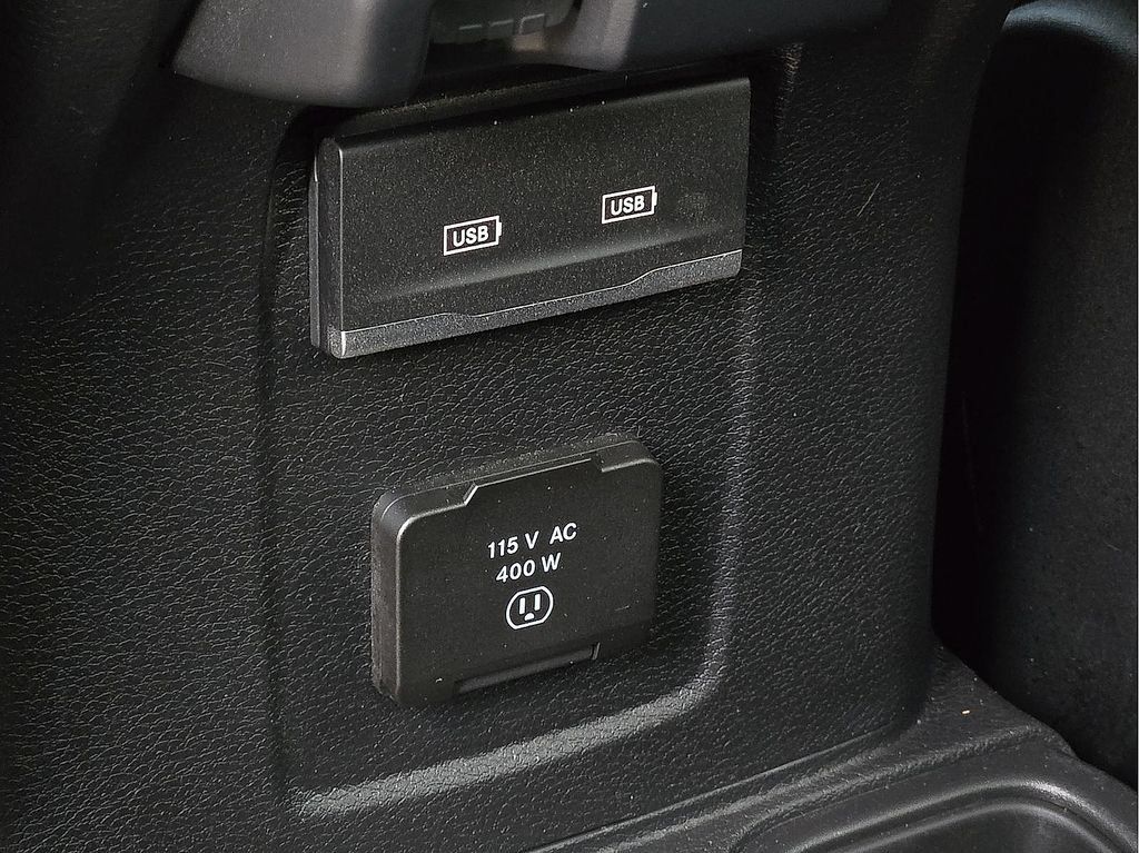 Used 2025 Jeep Gladiator Mojave AWD/4WD image 9