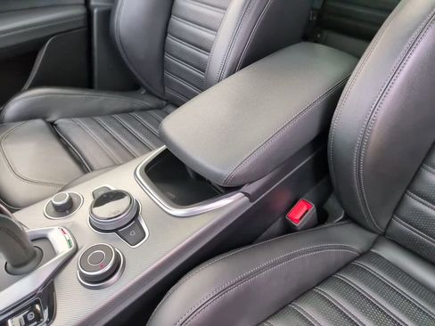 Used 2023 Alfa Romeo Stelvio Veloce image 29