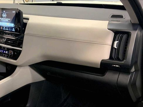 Used 2022 Nissan Pathfinder SL w/ SL Black Package image 18