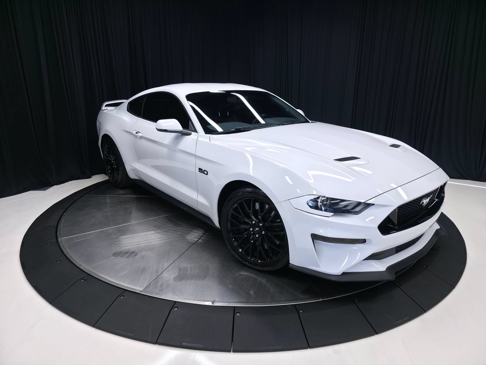 Used 2018 Ford Mustang GT Premium w/ GT Performance Package RWD image 45