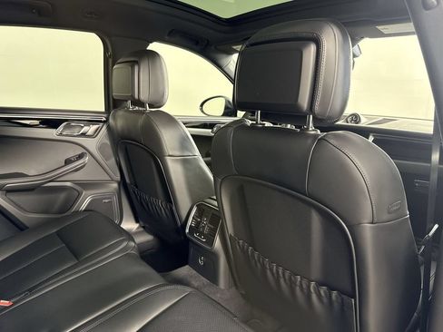 Certified 2025 Porsche Macan S AWD/4WD image 24