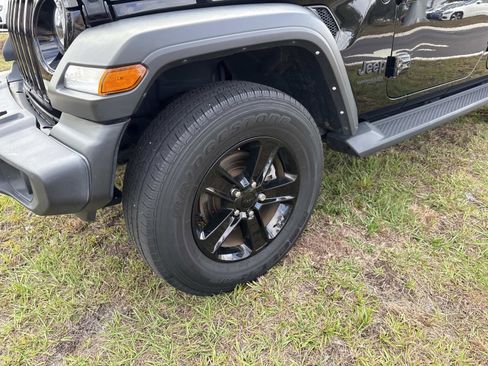 Used 2022 Jeep Wrangler Unlimited Sport image 9