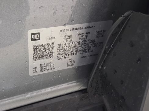 Used 2025 Chevrolet Trax LT w/ LT Convenience Package FWD image 29