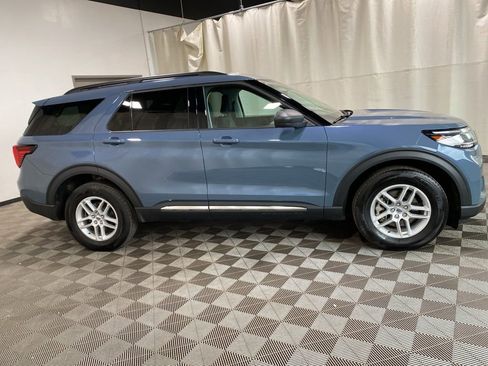 Used 2025 Ford Explorer Active AWD/4WD image 15