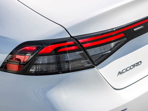 Used 2023 Honda Accord Touring image 9