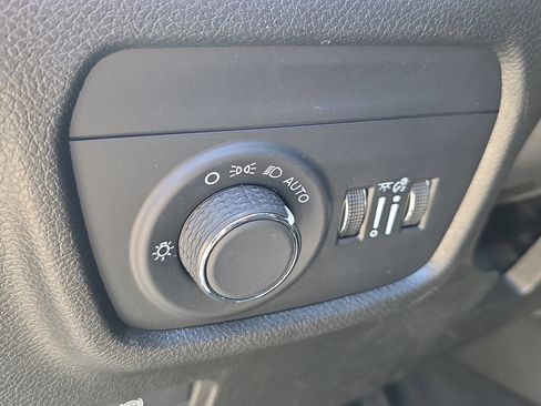 Used 2024 Jeep Grand Cherokee Altitude image 24