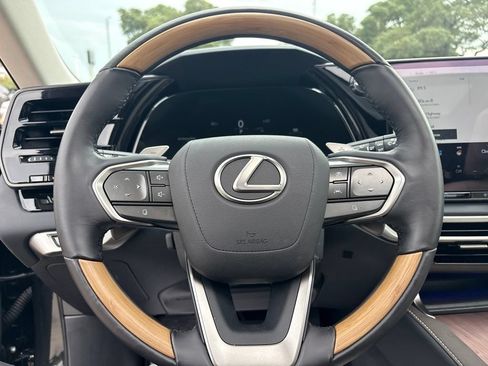 Used 2026 Lexus RX 450h AWD w/ Convenience Package image 13