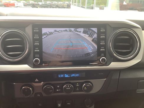 Used 2022 Toyota Tacoma SR5 AWD/4WD image 12
