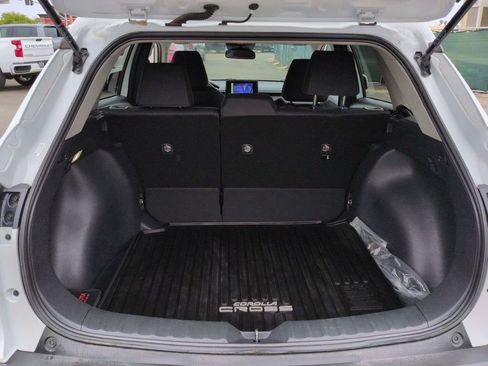 Used 2024 Toyota Corolla Cross LE FWD image 27