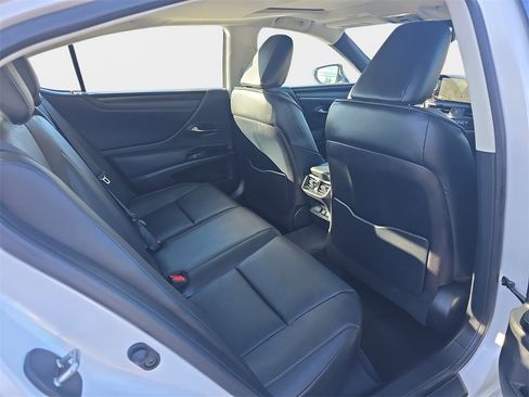 Used 2024 Lexus ES 250 w/ Premium Package image 11