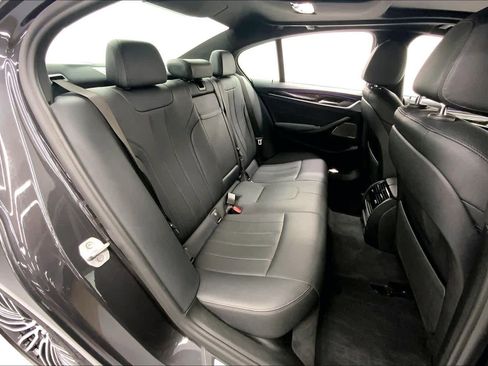 Used 2021 BMW 530e w/ Premium Package image 13