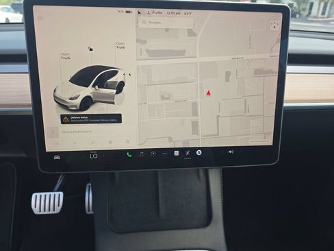 Used 2022 Tesla Model Y Performance AWD/4WD image 11