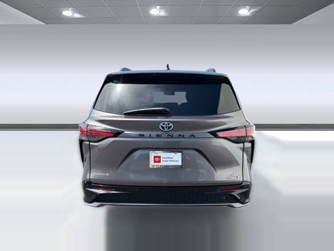 Certified 2022 Toyota Sienna XSE w/ XSE Plus Package FWD image 10