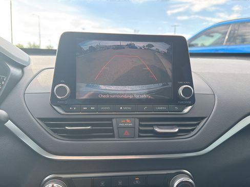 Used 2022 Nissan Altima 2.5 SV FWD image 12