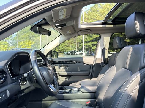 Used 2025 Honda Pilot Touring image 7