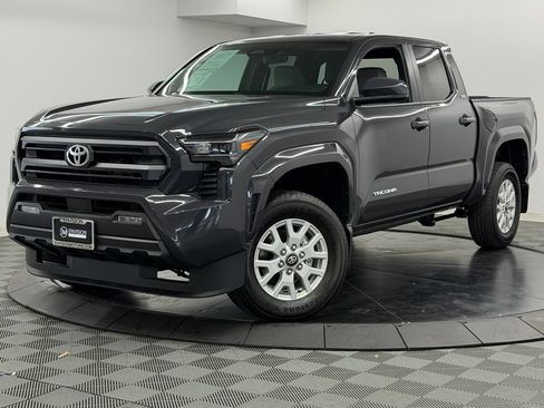 Used 2026 Toyota Tacoma SR5 AWD/4WD image 3