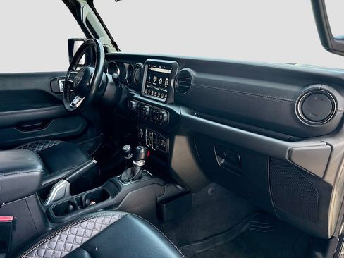Used 2021 Jeep Wrangler Unlimited Sahara AWD/4WD image 31