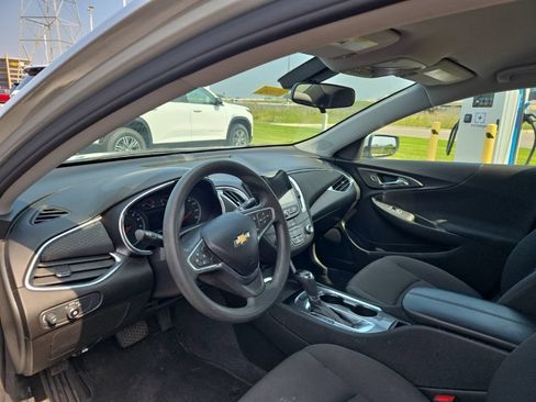 Used 2020 Chevrolet Malibu LT FWD image 11