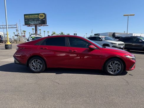 Used 2024 Hyundai Elantra SEL FWD image 7