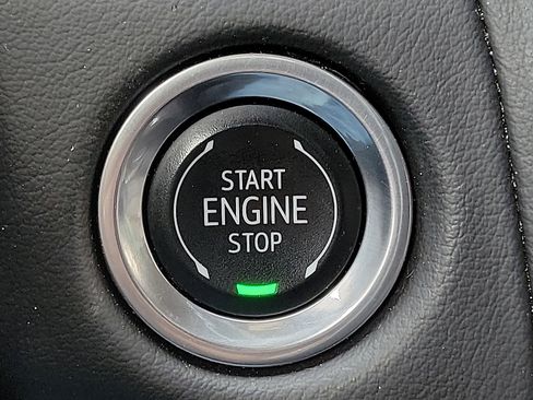 Used 2024 Chevrolet Suburban High Country w/ Advanced Technology Package image 17