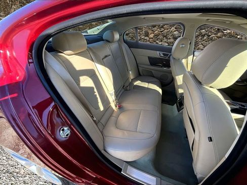 Used 2011 Jaguar XF Portfolio image 24