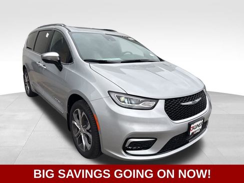 New 2026 Chrysler Pacifica Pinnacle w/ Trailer Tow Group image 3