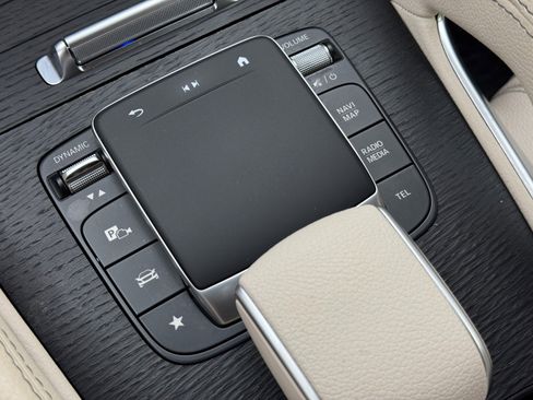 Used 2024 Mercedes-Benz GLE 450e 4MATIC w/ AMG Line Exterior image 41