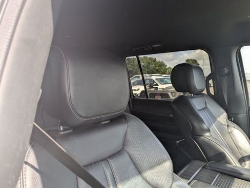 Used 2024 Jeep Wagoneer L Series II RWD image 19