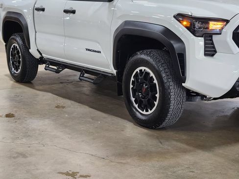 Used 2024 Toyota Tacoma TRD Off-Road AWD/4WD image 16