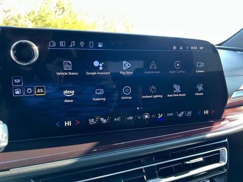 Used 2024 Chevrolet Traverse RS image 28