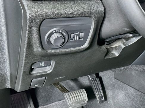 Used 2024 Jeep Grand Cherokee Altitude AWD/4WD image 17
