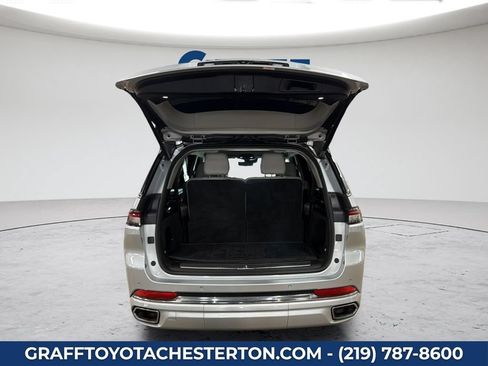 Used 2021 Jeep Grand Cherokee L Overland w/ Luxury Tech Group IV AWD/4WD image 23