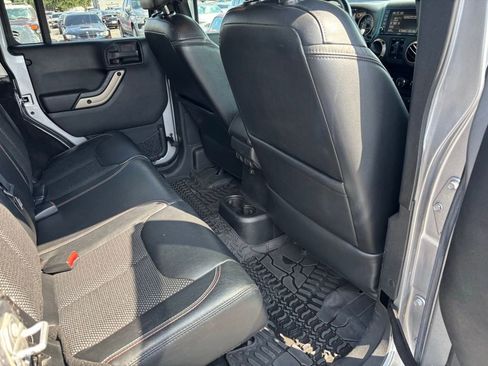 Used 2016 Jeep Wrangler Unlimited Sahara image 29