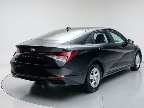 Used 2023 Hyundai Elantra SE image 6