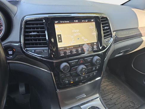 Used 2020 Jeep Grand Cherokee Overland AWD/4WD image 6